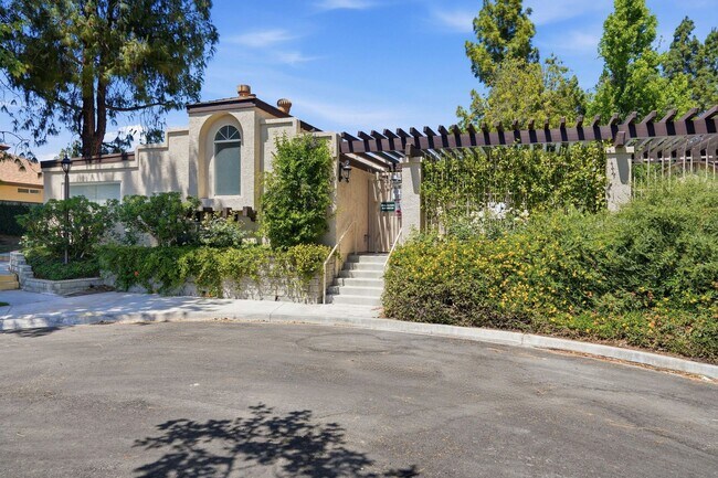 Building Photo - 22834 Banyan Pl