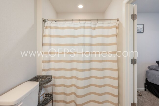 Building Photo - Crestview 4bed/2bath