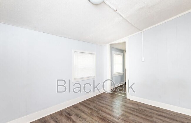 Building Photo - 917 Watt St