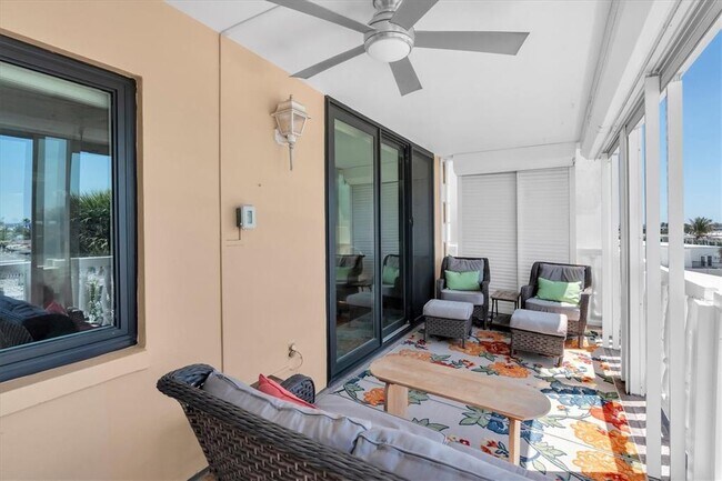 Building Photo - 6500 Sunset Way