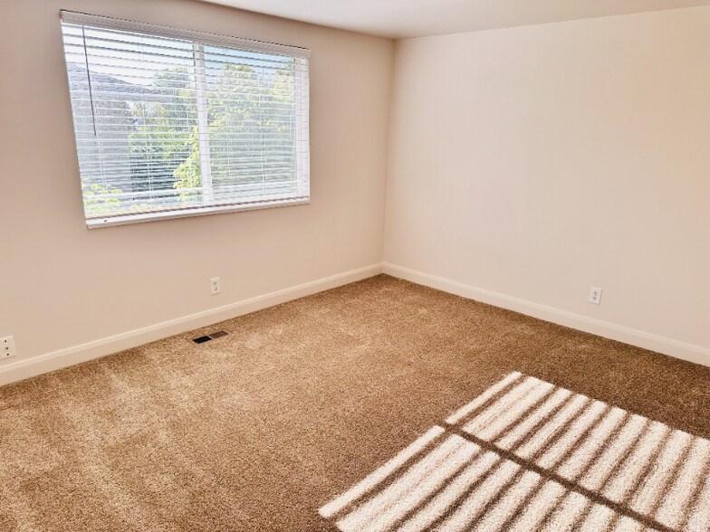 Building Photo - 2107 E 3300 S