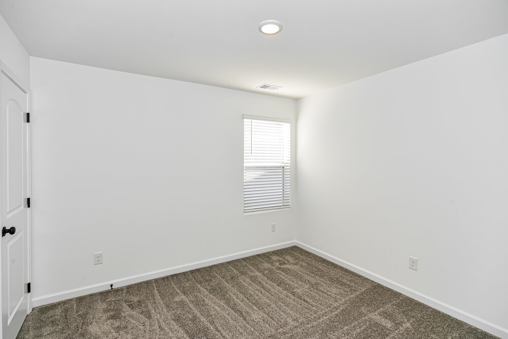 Building Photo - 193 E Millbrook Dr