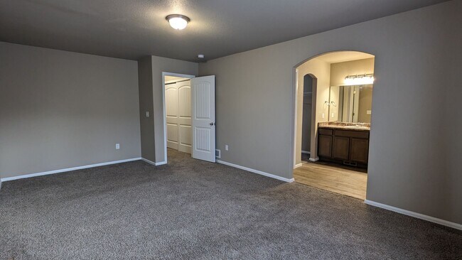 Building Photo - TWO STORY END UNIT TOWNHOME 3 BED/2.5 BATH...