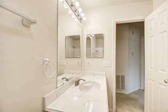 Building Photo - 14222 Heather Falls Way