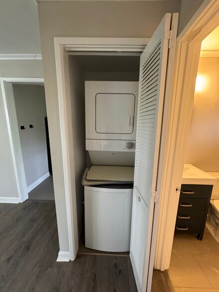 Building Photo - 701 Daniels St