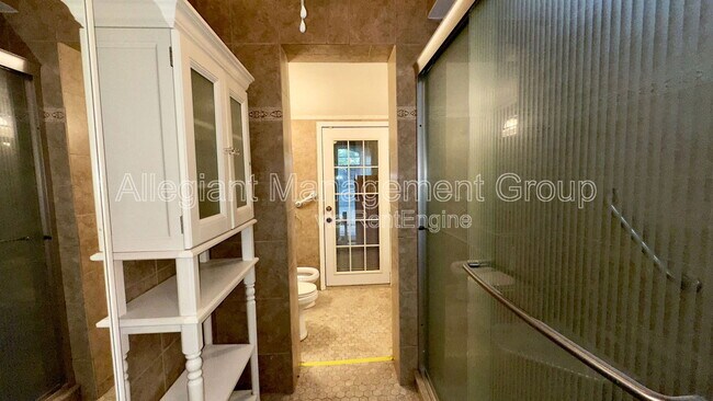 Building Photo - 2410 Sable Dr