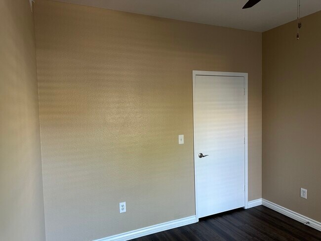 Building Photo - 7255 W Sunset Rd