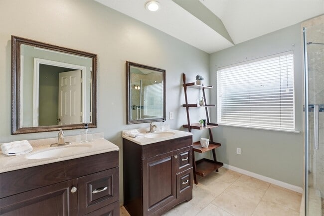 Building Photo - 2413 Piney Woods Dr