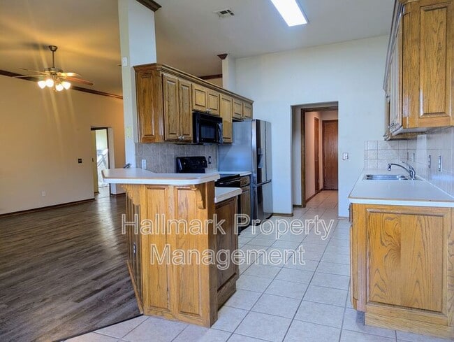 Building Photo - 2705 SE 92nd Cir