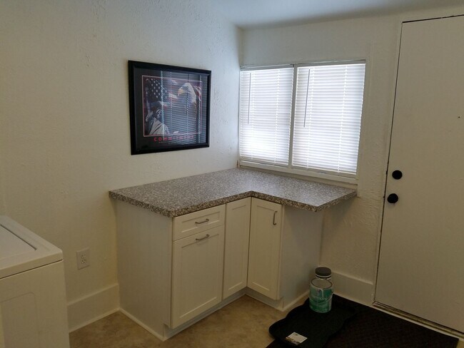 Building Photo - Grand Rapids, MI Downtown 2-Story Victorian-Style Cottage