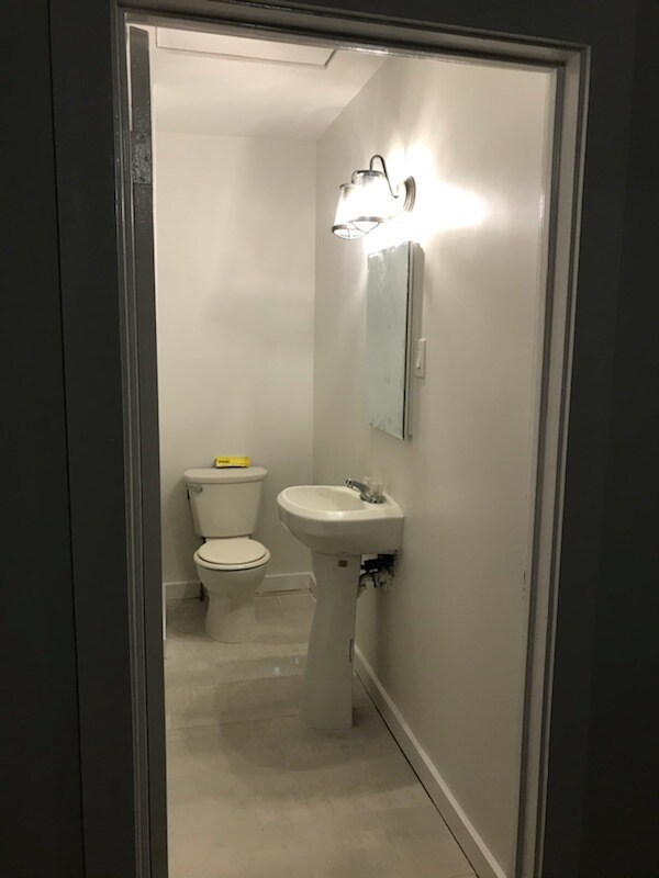 Building Photo - 1104 E 26th St