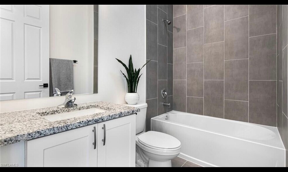 Building Photo - 417 NW 3rd Ln