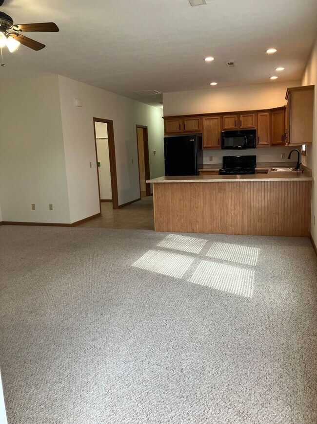 Building Photo - 1023 Laurel Tree Ct