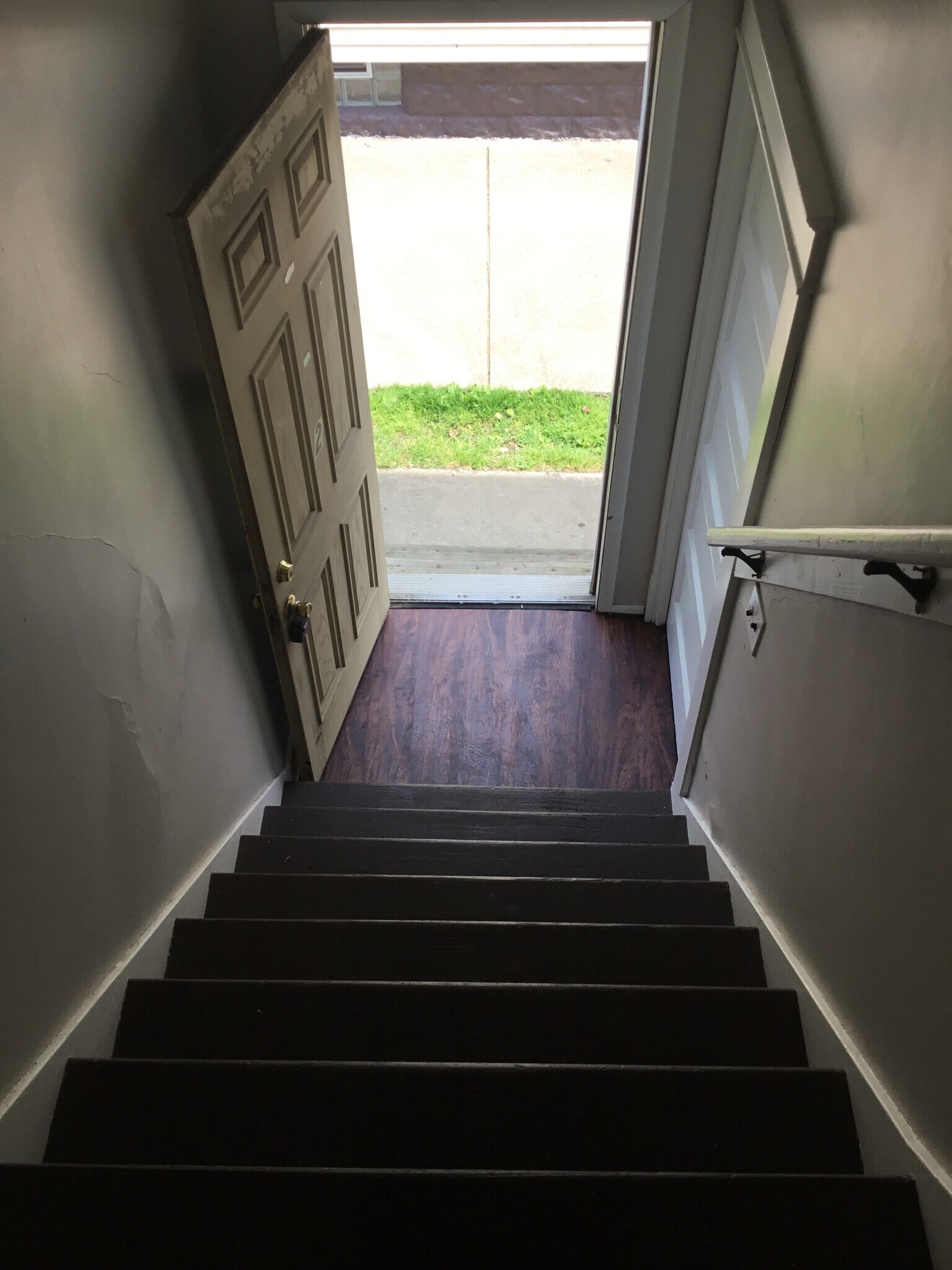 Building Photo - 1204 E 10th St