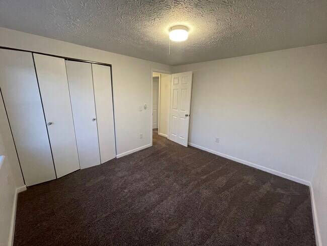 Building Photo - 2133 Chapel Dr