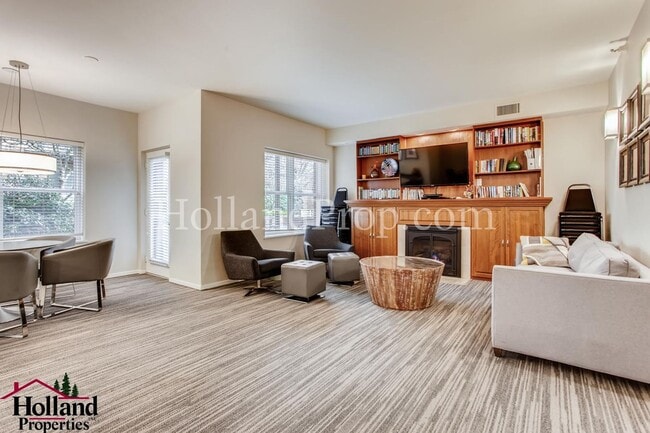 Building Photo - Modern 2-Bedroom Apartment in the Heart of Downtown NEW SUPER PRICE at $1,795!