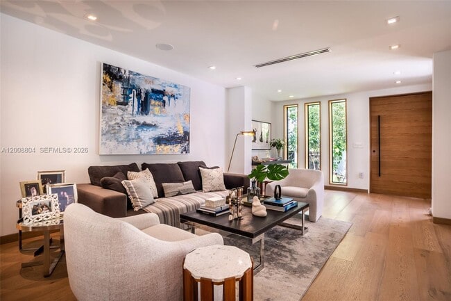 Building Photo - 115 SW 23rd Rd