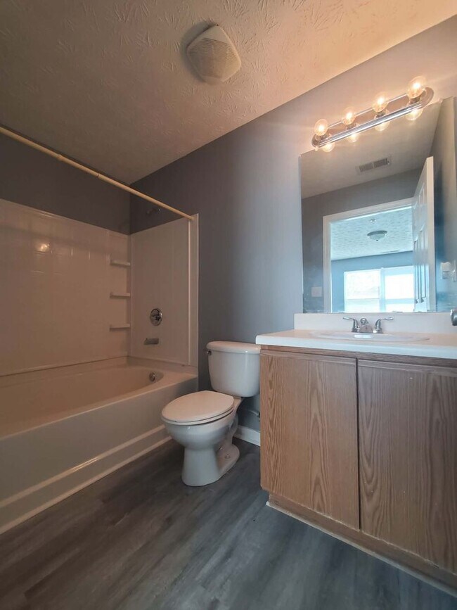 Building Photo - Open House on Spacious Condo