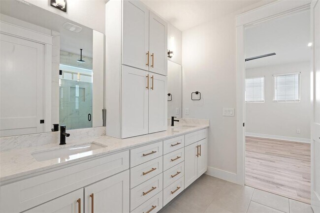 Building Photo - 2709 Bristol Dr