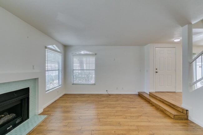 Building Photo - 2838 Dawn Crossing Dr