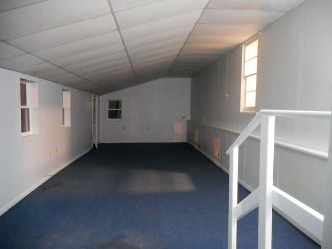 Building Photo - 820 Oakdale Rd