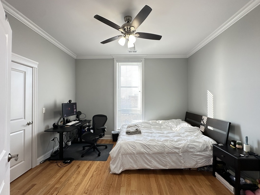 Building Photo - 520 N Western Ave