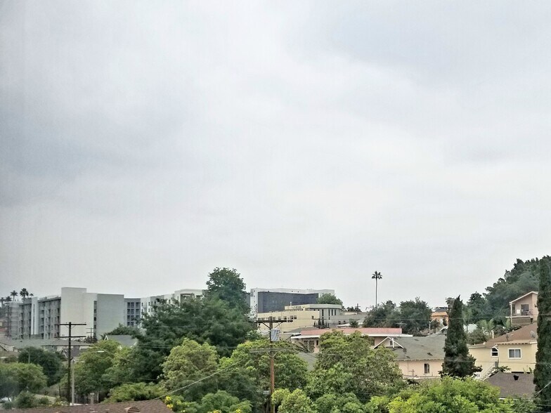 Building Photo - 127 1/2 N Mountain View Ave