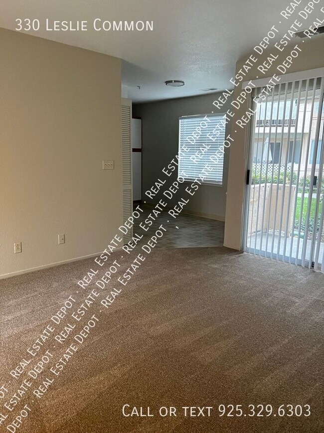 Building Photo - 330 Leslie Common