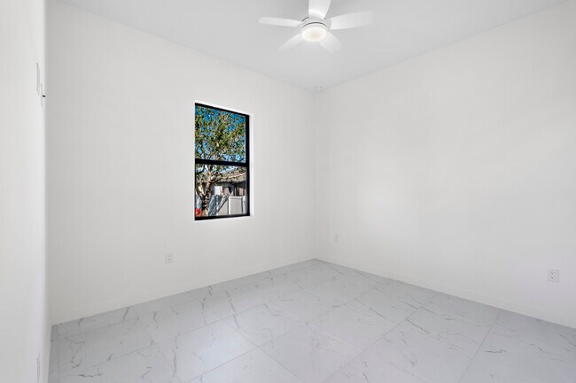 Building Photo - 4233 Jacaranda Pkwy W