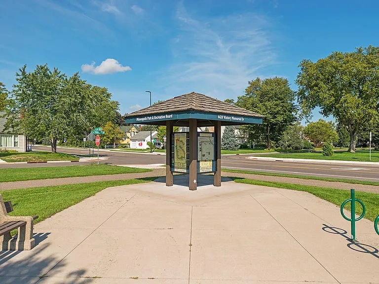 Building Photo - 2722 N Vincent Ave