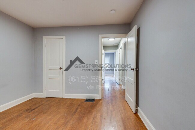 Building Photo - 2930 Primrose Cir