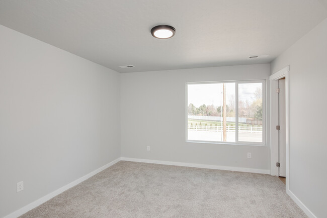 Building Photo - Brand New Townhome!