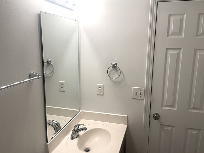 Building Photo - 1516 Clover Ridge Ct