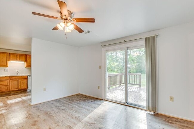 Building Photo - 825 Barkley Dr
