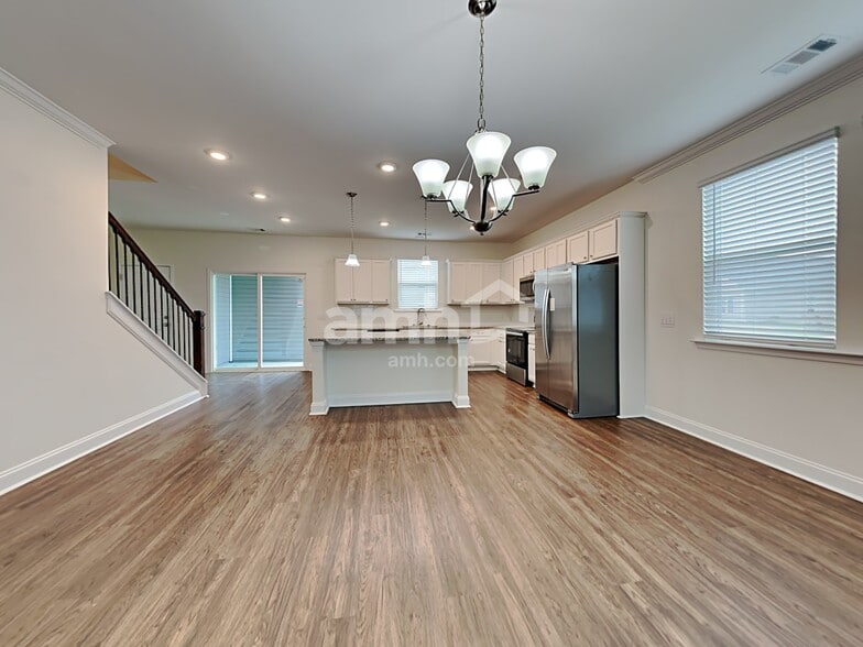 Building Photo - 208 Parkside Blvd