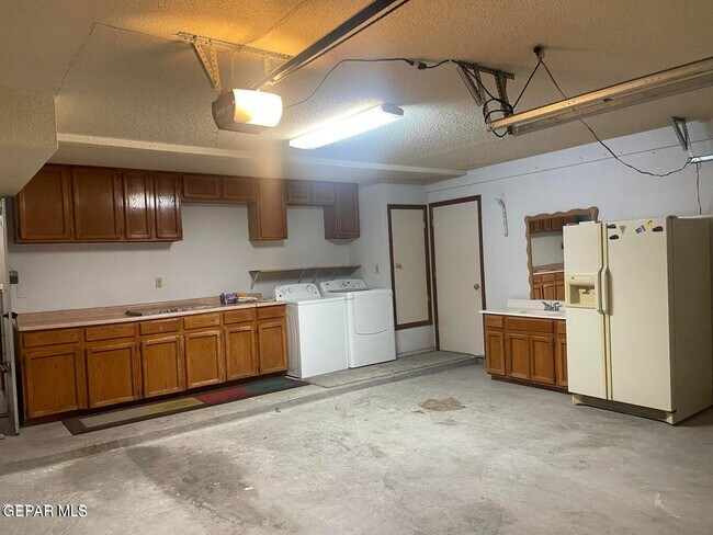 Building Photo - 808 Merriman Dr
