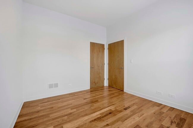 Building Photo - 4911 S Calumet Ave