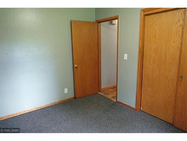 Building Photo - 62 W Woodridge Dr