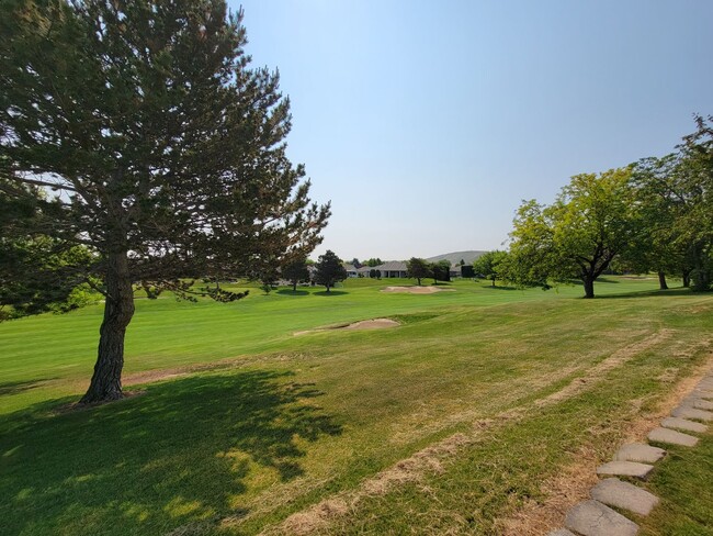 Building Photo - Canyon Lakes on the Golf Course