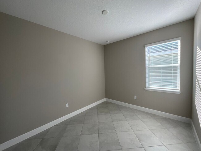Building Photo - Brand New Home with all the upgrades in an all families community
