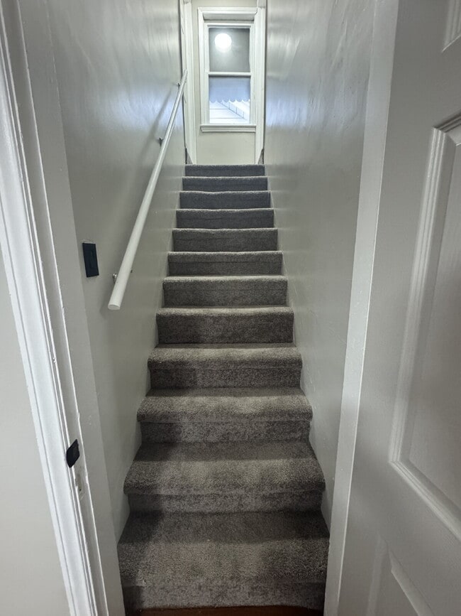 Building Photo - Ready for Move-In: Spacious 3-Bed Home