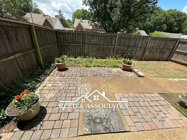 Building Photo - Collierville Townhouse Located on Corner Lot!