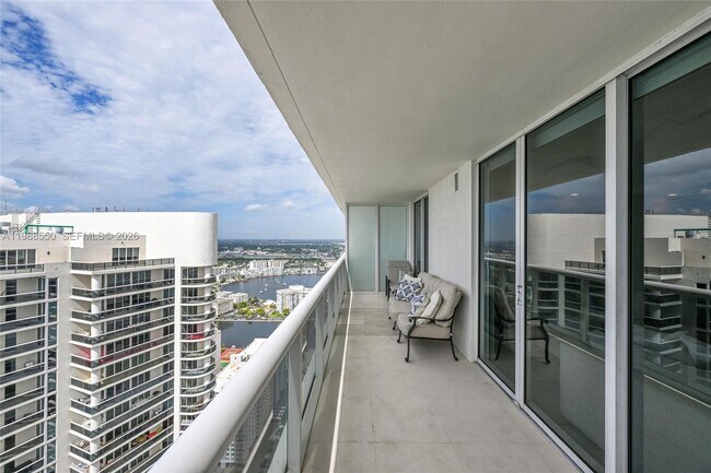 Building Photo - 1830 S Ocean Dr