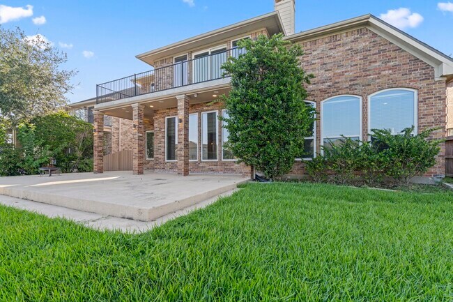 Building Photo - 10011 Lakeside Gables Dr