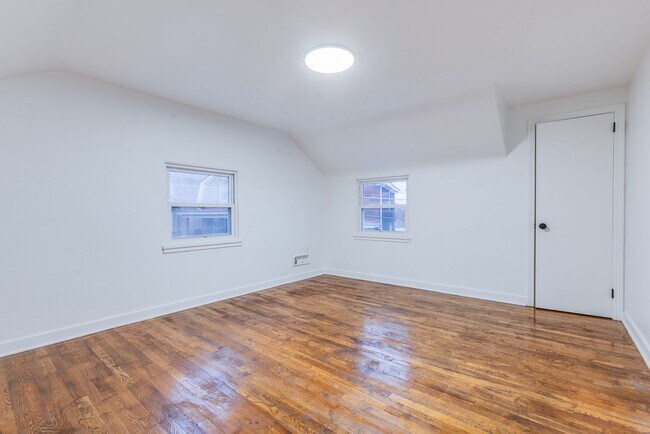 Building Photo - AVAILABLE JUNE 2026! - 2 Bedroom Suburban Vibes in the HEART of the City!!