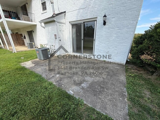 Building Photo - 6502 Carefree Ln