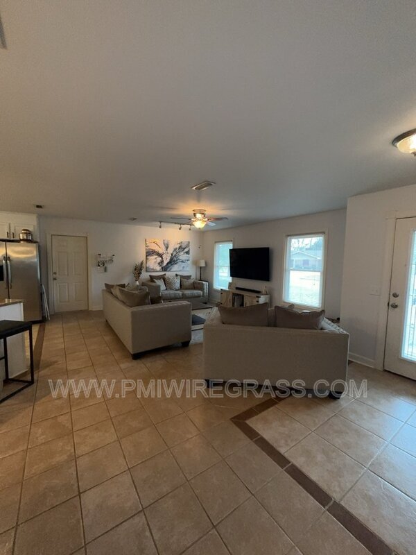 Building Photo - 202 Pondella Dr