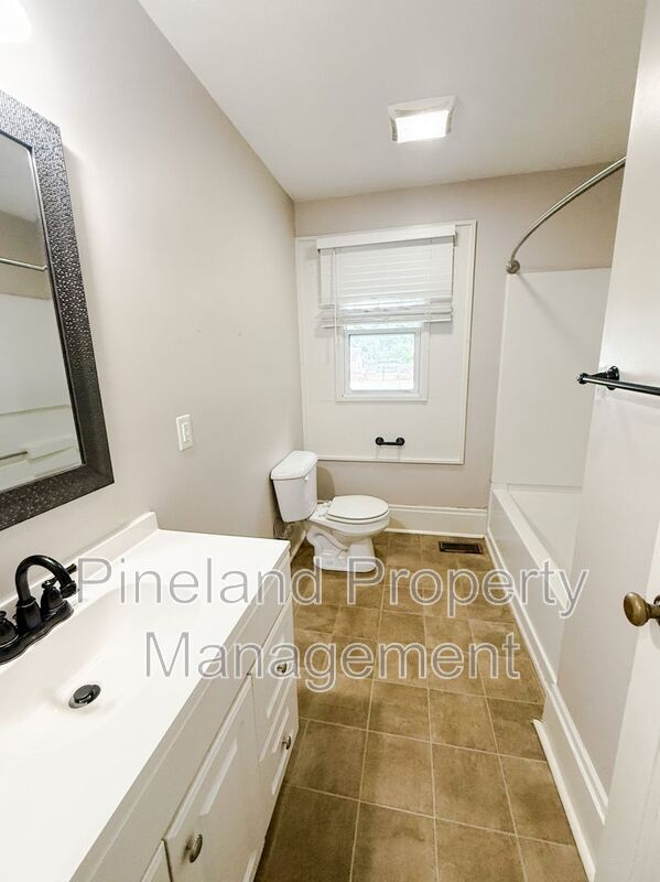 Building Photo - 316 Broadfoot Ave