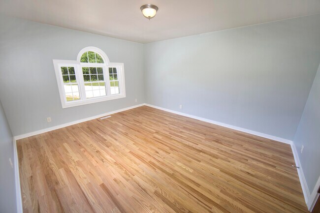 Building Photo - 1255 Westwood Dr