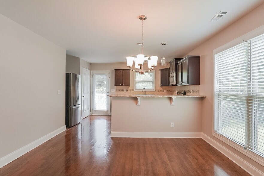 Building Photo - 607 Savannah Dr